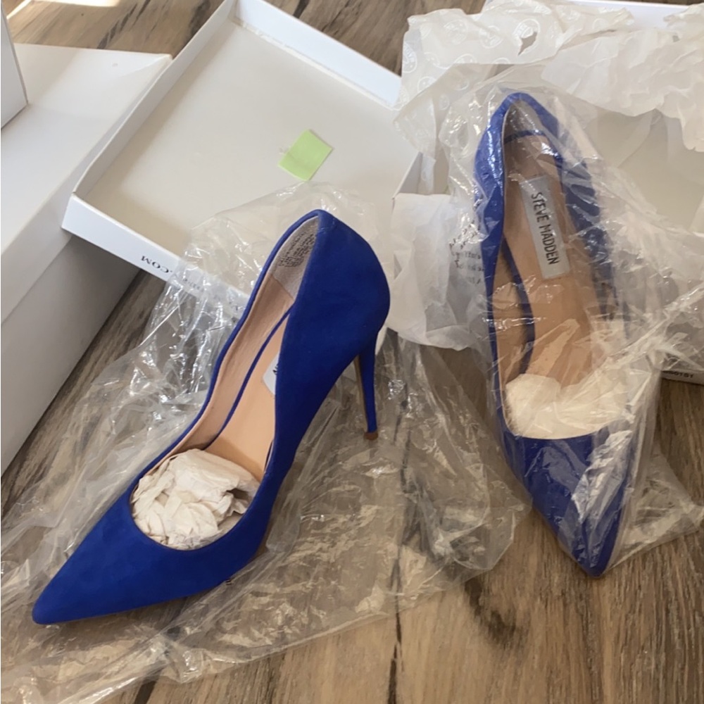 Worn once Steve Madden electric blue suede pump
